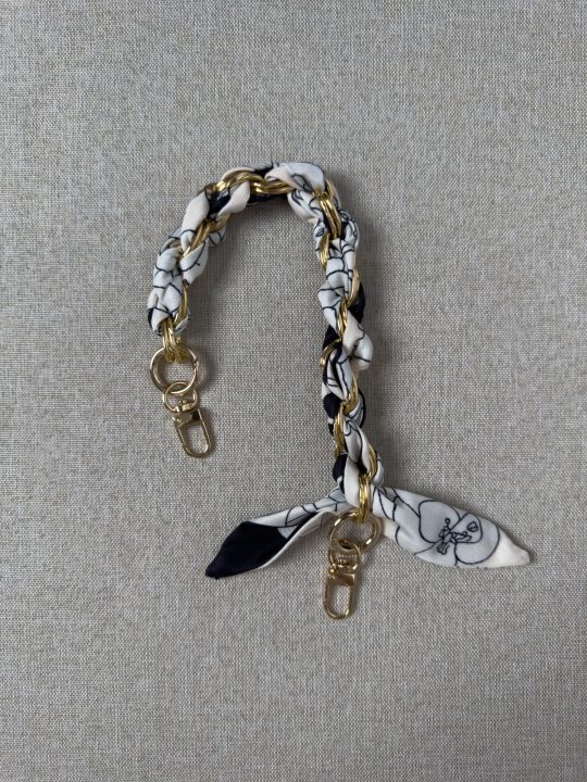Phone Wrist Lanyard Gold Metal Scarf Phone Charm Strap with Tether Tab Women Phone Chain Accessories for Handbags
