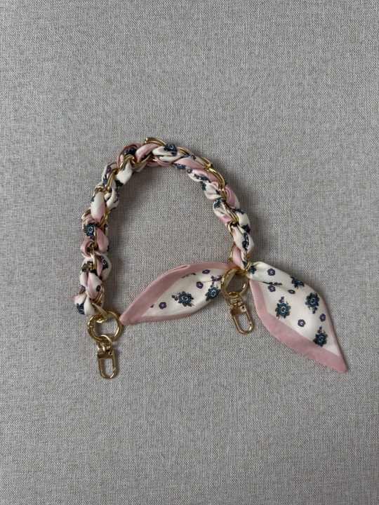 Phone Wrist Lanyard Gold Metal Scarf Phone Charm Strap with Tether Tab Women Phone Chain Accessories for Handbags