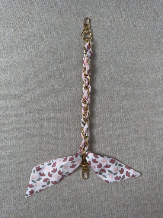 Phone Wrist Lanyard Gold Metal Scarf Phone Charm Strap with Tether Tab Women Phone Chain Accessories for Handbags